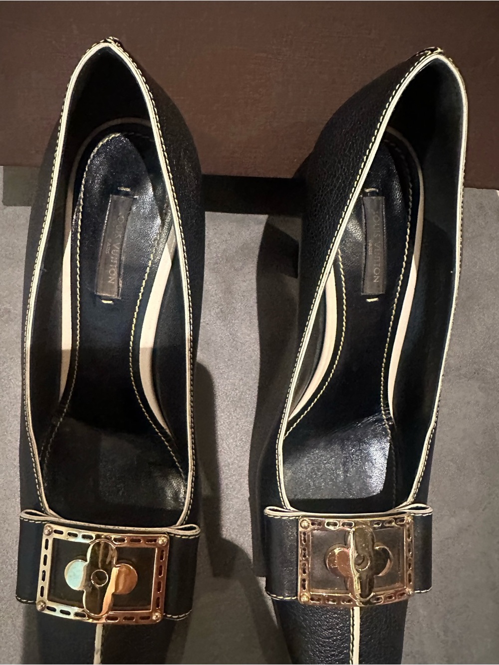 Louis Vuitton Suhali Leather Black Gold Square Toe Pumps 39.5 - Picture 7 of 8